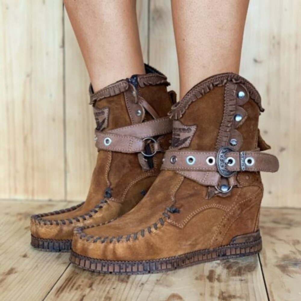 EL VAQUERO Zola Silverstone Nut Leather Wedge Moccasin Boots